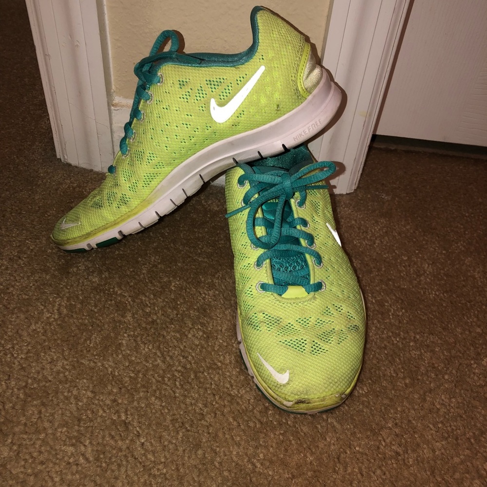 Used Nike Tri fit sneakers